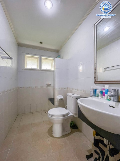 *****บ้านเดี่ยวมือสอง ม.ศุภาลัยการ์เด้นวิลล์ แจ้งวัฒนะ-หลักสี่ เนื้อที่กว่า 71.2 ตร.ว. ฟังก์ชันครบ 4 ห้องนอน 3 ห้องน้ำ 2 ที่จอดรถ บ้านสวย สภาพดีมาก พร้อมเข้าอยู่ แถมฟรี !! เครืองปรับอากาศ 4 เครื่อง+เครื่องทำน้ำอุ่น 2 เครื่อง ตอบโจทย์ทุกครอบครัว บนทำเลเดินทางสะดวก เข้าสู่ใจกลางเมืองได้อย่างสะดวกสบาย ใกล้ทางด่วนศรีสมานและรถไฟฟ้าสายสีแดง สถานีดอนเมือง